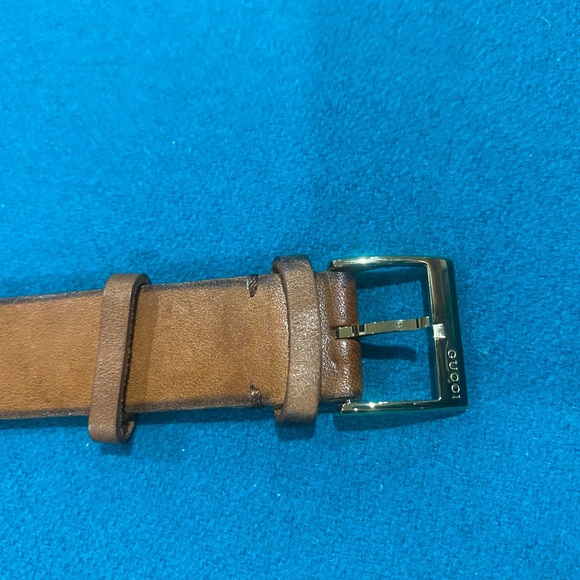 Quartz Gold yellow PVD caseback with Bee Engraving - Picture 4 of 13